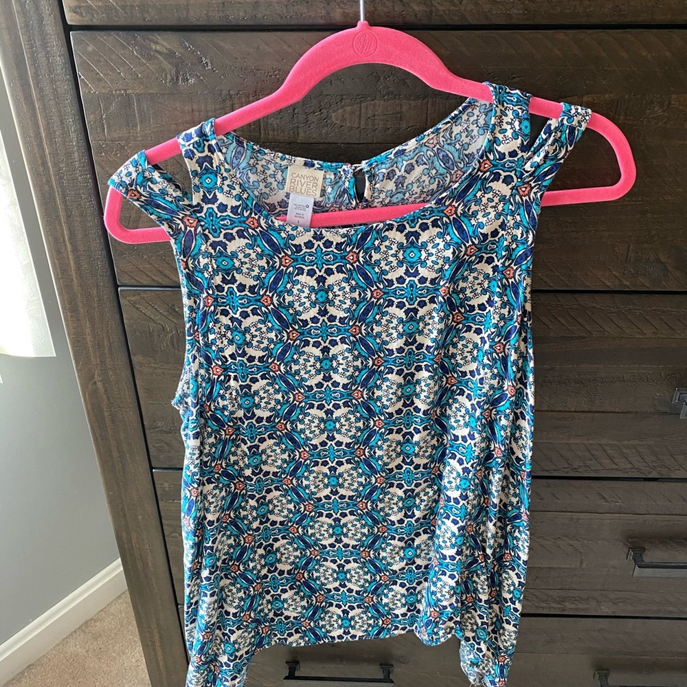 Flowery tank